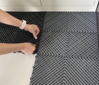 Dalles de sol emboîtables pour garage Qingdao Readygo – Dalles à nervures pour entrepôt et garage – Tapis de sol pour garage