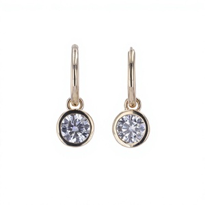 Pendientes de Aro con Diamantes Cultivados en Laboratorio, Oro Amarillo de 18K, Corte Brillante Redondo, Engaste en Bisel, Certificado IGI, Regalo de Joyería - Product Image 3