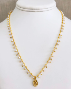 Collar de Perlas Pequeñas Chapado en Oro con Colgante de Virgen, Joyería Religiosa para Mujer, Regalo - Product Image 2