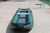 Trois types de kayaks, bateaux pneumatiques, bateaux à pagaie. Ventes directes d'usine, Approvisionnement direct d'usine. Sports nautiques