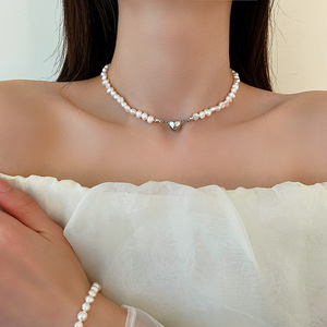 สร้อยคอและสร้อยข้อมือโซ่ไข่มุกเกาหลีพร้อมจี้รูปหัวใจแม่เหล็กสำหรับผู้หญิงสาวๆ เครื่องประดับแฟชั่น ของขวัญงานแต่งงาน - Product Image 5
