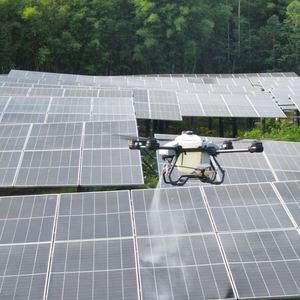 หุ่นยนต์ทำความสะอาดแผงโซลาร์เซลล์ JIUSI D50R ประสิทธิภาพสูงและปลอดภัย พร้อมไฟ LED และรีโมทคอนโทรล สำหรับการใช้งานที่หลากหลาย - Product Image 1