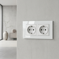 Prise murale double EU Schuko en verre trempé 146*86, 2 gangues, 16A 250V IP22 avec 1 port USB-A et 4 ports USB-C pour usage hospitalier