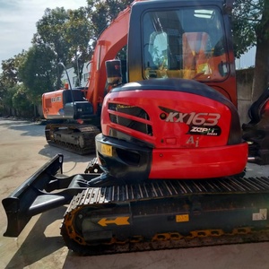 Mini-excavatrice sur chenilles Kubota KX163 de 5,6 tonnes avec rotation zéro et déplacement latéral de la flèche |   Capacité de levage de 1145 kg, réservoir de 68 L - Product Image 3