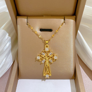 Delicado Collar con Colgante de Cruz de Acero Inoxidable Chapado en Oro para Hombre y Mujer, Collar con Colgante de Circonita Cúbica para Regalo Religioso - Product Image 2