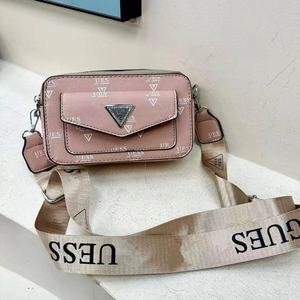 Nuevo Bolso Cuadrado Pequeño con Estampado de Letras Estilo Guesses, Bolso Bandolera Moderno de Gran Capacidad con Solapa - Product Image 3