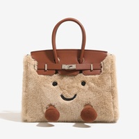 Sac à bandoulière et fourre-tout grande capacité en suède platine, style classique transfrontalier, best-seller mode, avec fermeture ouverte et motif poupée en peluche