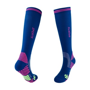 Chaussettes de football professionnelles tricotées antidérapantes, respirantes, à séchage rapide, antibactériennes, avec fond en tissu éponge épaissi et bordure imprimée numériquement - Product Image 5