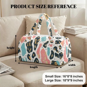 Bolsa de Viaje Acolchada de Poliéster – Bolsa de Gimnasio de Gran Capacidad con Estampado de Grafiti, Diseño Personalizable para Escapadas de Fin de Semana - Product Image 2