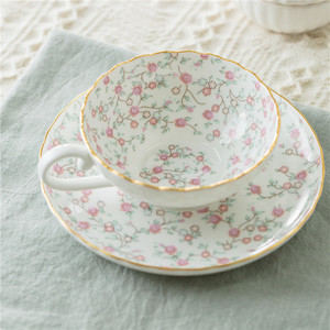 <span class=keywords><strong>Tasse</strong></span> et soucoupe en <span class=keywords><strong>porcelaine</strong></span> de luxe, motif floral et bords dorés, design moderne, pour le café ou le thé - Product Image 2