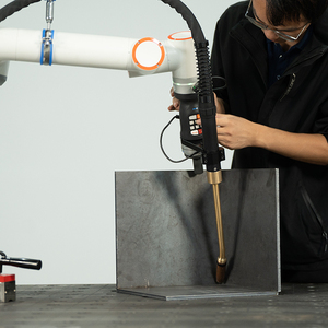 Bras robotique collaboratif à six axes DONSIN pour la soudure de pièces automobiles, machine de soudure au laser à fibre automatique, garantie de 3 ans - Product Image 3
