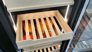 ตู้เก็บซิการ์ Nuelead NE-194 ควบคุมความชื้นอัจฉริยะ พร้อมหน้าจอดิจิตอลแสดงผล ลดเสียงรบกวน และชั้นวางไม้ซีดาร์ - Product Image 5