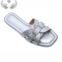 Sandales plates tendance pour femmes avec semelles souples, idéales pour la plage et l'extérieur, sandales et pantoufles décontractées pour femmes