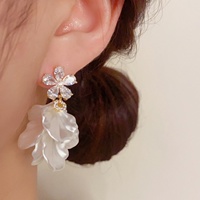 Boucles d'oreilles pendantes élégantes en forme de fleur de zircon et de pétale de coquillage blanc, bijoux de mariée pour femmes