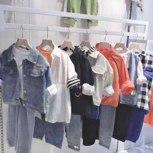 Nouvel Arrivage Ensemble Vêtements d'Été pour Tout-Petits Motif Dessin Animé Adorable T-<span class=keywords><strong>shirt</strong></span> et Short Doux pour Bébé <span class=keywords><strong>Lot</strong></span> Déstockage Entrepôt - Product Image 4