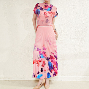 Usine livraison rapide haute qualité femmes longues jupes plissées <span class=keywords><strong>ensemble</strong></span> plis méduse <span class=keywords><strong>haut</strong></span> <span class=keywords><strong>et</strong></span> impression <span class=keywords><strong>jupe</strong></span> plissée 2 pièces <span class=keywords><strong>ensemble</strong></span> - Product Image 6