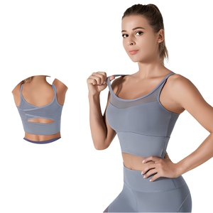Soutien-gorge de sport gris à maintien élevé avec empiècements en mesh et dos croisé pour la gym, le yoga et le fitness - Product Image 1