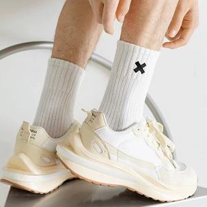 Se pueden personalizar <span class=keywords><strong>calcetines</strong></span> de algodón de otoño e invierno en el tubo transpirable absorbente de sudor cómodo dibujar deportes Existencias para hombres - Product Image 4