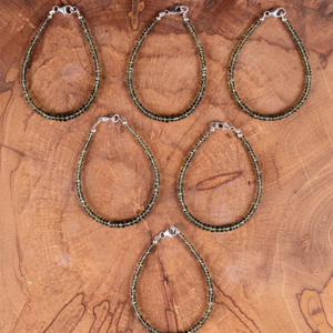 Bracelet en perles de MOLDAVITE facetté en forme de rondelle, bijoux en téktite avec certification - Product Image 1