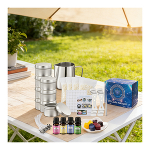 Set de regalo de velas aromáticas de soja en tarro portátil con embalaje de lata para exhibición en boutiques de vacaciones, colección de selección. - Product Image 6