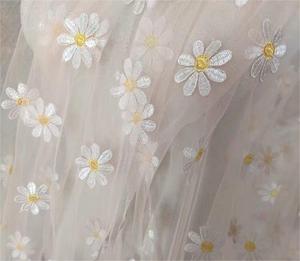 Vải ren lưới thêu hoa cúc nhỏ 3D, rộng 130cm, nhiều màu sắc, chất liệu vải tuyn, <span class=keywords><strong>d</strong></span>ành cho thời trang nữ, váy cưới cô <span class=keywords><strong>d</strong></span>âu - Product Image 6