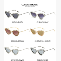 Lunettes de soleil pour femmes, monture papillon triangulaire en métal, lunettes de soleil œil de chat avec strass