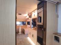 Vente en gros de caravanes de voyage sur route XIXUNLONG légères en aluminium, modernes, pour 4 personnes, de haute qualité, avec cuisine complète