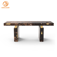 Bureau de direction de luxe en marbre brun, design italien moderne et élégant, nouvelle collection Daylight.