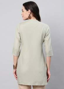 Haut en tissu de qualité supérieure, haut de style moderne pour femmes, haut confortable pour tous les jours, fabriqué en Inde, prix de gros - Product Image 5