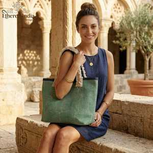 Sac fourre-tout vert en coton géométrique, fait main, avec franges, style bohème, grand format, pour usage quotidien, vente en gros, fournisseur d'exportation Inde - Product Image 2