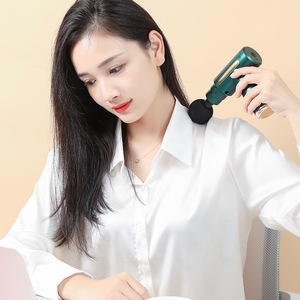Pistolet de massage facial rechargeable mini le plus vendu, portable, 4 têtes de massage, masseur corporel manuel, pistolet de massage mini premium - Product Image 1