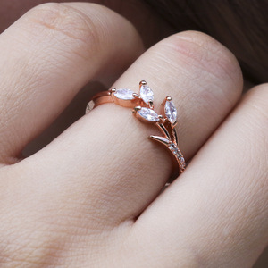 Anello in oro rosa con diamante taglio marquise, colore naturale G, gioielli di fidanzamento da donna B2741 - Product Image 2