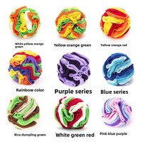 Jouet interactif pour chien en peluche multi-couleurs, balle à renifler pour animaux de compagnie, avec compartiment caché pour nourriture, vente en gros du fabricant