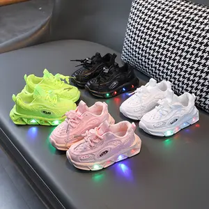 Groothandel Unisex Kindersportschoenen Licht-Op Mesh Ademende Casual Schoenen Voor Kid Led Schoenen