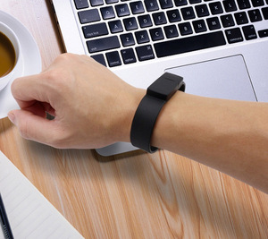 Bracelets en silicone avec logo personnalisé Clés USB 1GB 2GB 4GB 8GB 16GB 32GB 64GB pour la promotion - Product Image 4