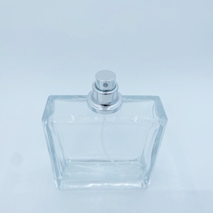 Botella de Perfume Vacía de Vidrio de Lujo de 100 ml con Tapa de Plástico para Creaciones de Fragancias DIY en el Cuidado Personal, Inspirada en Dubái - Product Image 5