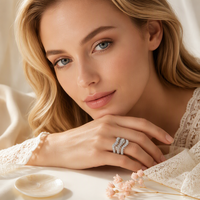 Glitzernder Pavé-Zirkonia-Ring mit Rhodium-Weißgold-Beschichtung, Fächerförmiger Muscheldesign, Breiter Damenring für Hochzeit, Geburtstag und Jubiläum