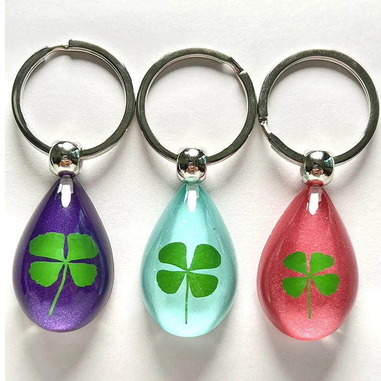 Ivy neue Werbe-Souvenir geschenke Kunst handwerk Acryl Four Leaf Clover mehrfarbige Harz Schlüssel anhänger charmante Schlüssel ring