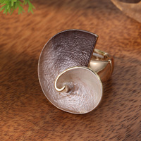 Bague Statement TR52 en émail pour femme, design moderne minimaliste, spirale et panneau contrastant, vente en gros