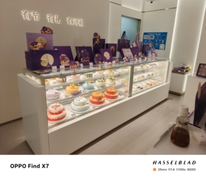 BREVIT Refrigerador de exhibición de pastel con luz LED de alta eficiencia Precio al por mayor Vitrina refrigerada para panadería - Product Image 6