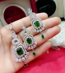 Ensemble de pendentifs en diamant américain Cz Stone Party Wear Premium Design Jewellery Handmade Bulk Product - Product Image 1