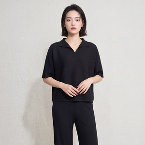 Blusa Elegante Miyake con Cuello en V y Pliegues, Manga Corta, Estilo Relajado y Drapeado, para Uso Diario, Ropa Occidental para Mujer, PY 2026 - Product Image 4