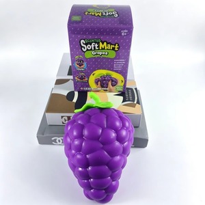 Juguetes Antiestrés de Alta Calidad, Nuevos Juguetes Blandos Gigantes con Forma de Frutas: Fresa, Plátano, Uva, Zanahoria, Piña - Product Image 4