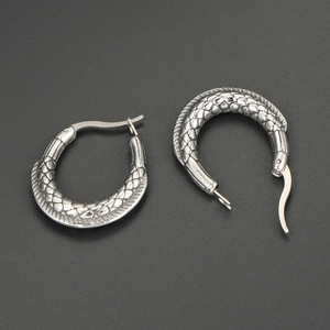 Boucles d'oreilles créoles en argent tibétain, design queue de poisson en U, CF130 - Product Image 4