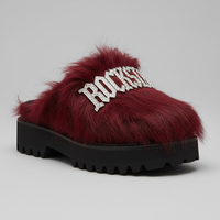 Casquette de baseball en fourrure rouge avec logo personnalisé et ensemble de mules à plateforme en fourrure à semelle épaisse pour hommes, style streetwear alternatif