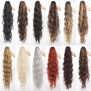 Queue de cheval synthétique longue et ondulée de haute qualité à clipser avec cordon de serrage, extensions capillaires afro pour femmes noires – Vente <span class=keywords><strong>en</strong></span> gros - Product Image 4