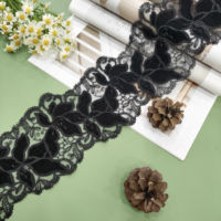 Découpe au laser de matériaux en velours, dentelle à double couche pour lingerie, soutien-gorge, robes de mariée et chemises pour hommes.