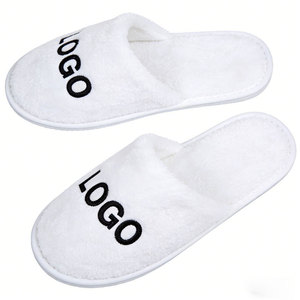 Pantoufles d'intérieur personnalisées à faible MOQ avec logo, en polaire douce de haute qualité, pour hôtels de luxe - Product Image 1