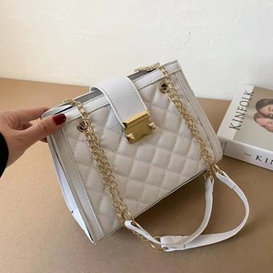 THK0028 Bolsos minimalistas de moda Bolsos de hombro cuadrados Cadenas Lingge Patrón Crossbody Bag para mujer - Product Image 6
