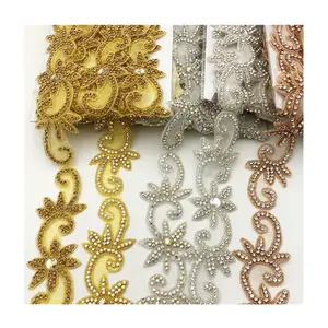 Ruban applicateur de strass thermocollants motif cristal avec strass pour robes de mariée et ceintures - Product Image 1
